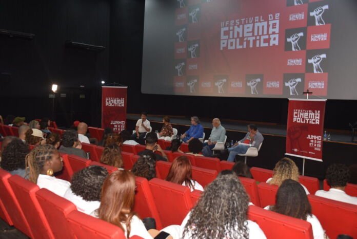 54601497658_7f5220d598_k A Prefeitura de Maricá, por meio da Secretaria de Cultura e das Utopias, realiza entre os dias 16 e 21 de junho a terceira edição do Festival de Cinema e Política de Maricá, no Cine Henfil, no Centro