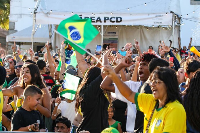 A classificação do Brasil para a próxima fase da Copa do Mundo foi celebrada pelos torcedores que participaram da quarta edição da 'Esquina da Copa', evento realizado pela Prefeitura de Maricá nesta segunda-feira (29/06)