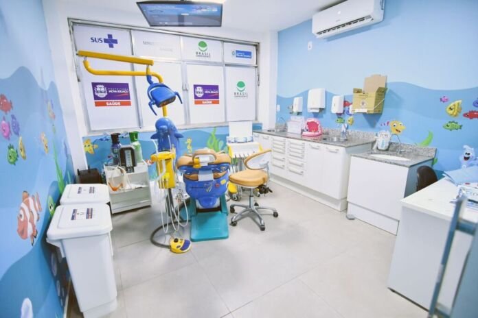 A rede municipal de saúde de Nova Iguaçu ganhou dois importantes reforços neste sábado (13) com a entrega do Centro de Especialidades Odontológicas (CEO) e do primeiro ambulatório especializado no atendimento a mulheres com endometriose