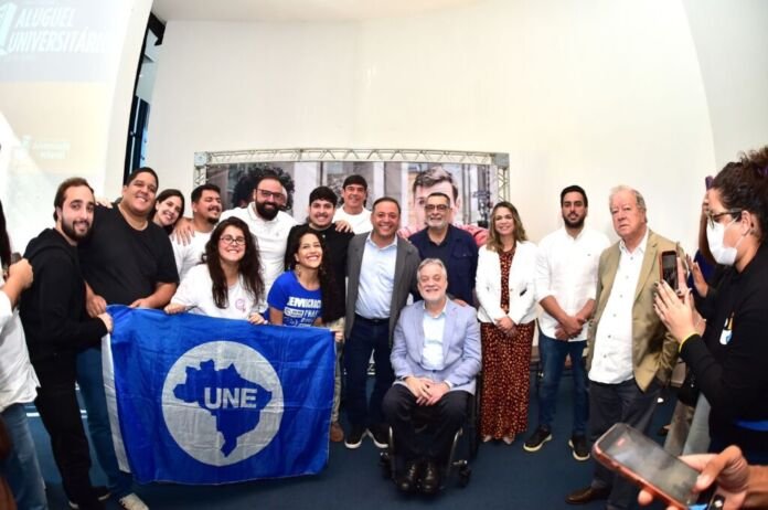 A Prefeitura de Niterói lançou, nesta segunda-feira (8), o terceiro edital do Programa Aluguel Universitário, iniciativa que tem como objetivo garantir a permanência de estudantes de menor renda na universidade, por meio de moradia digna e perto da faculdade