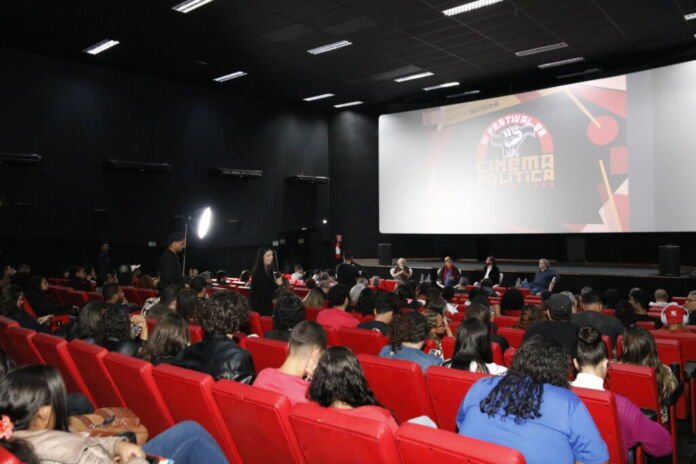 IMG_1615.JPG A Prefeitura de Maricá realizou, no domingo (21/06), o último dia de atividades da terceira edição do Festival de Cinema e Política. Promovida pela Secretaria de Cultura e das Utopias