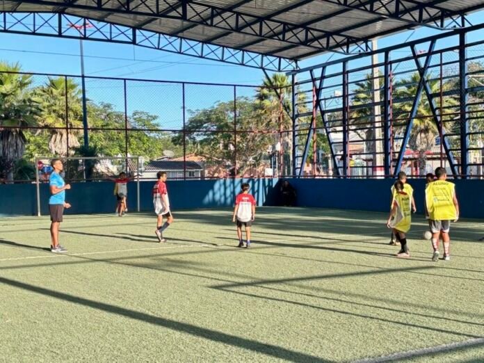 A Prefeitura de Maricá está com inscrições abertas para aulas gratuitas de futebol no campo do Spar, voltadas a crianças de 8 a 12 anos