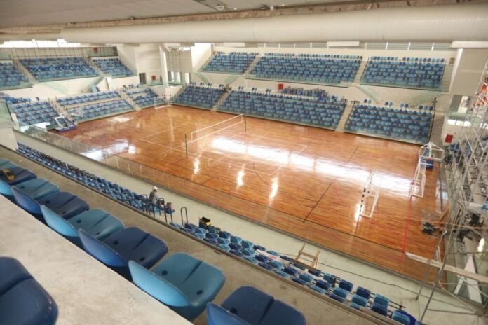 O prefeito de Niterói, Rodrigo Neves, vistoriou, nesta quarta-feira (3), as obras da Arena Niterói, novo equipamento multiuso que será inaugurado no próximo dia 15 de junho com uma apresentação de gala da equipe brasileira campeã de ginástica rítmica