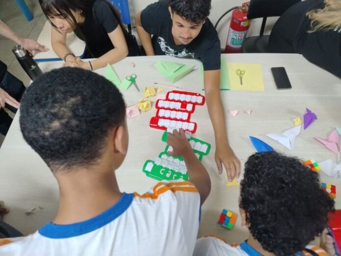 Para muitos alunos do 8º e 9º ano da Escola Municipalizada de Jaceruba, a visita à Universidade Federal Rural do Rio de Janeiro (UFRRJ), em Seropédica, representou o primeiro contato com o ambiente universitário