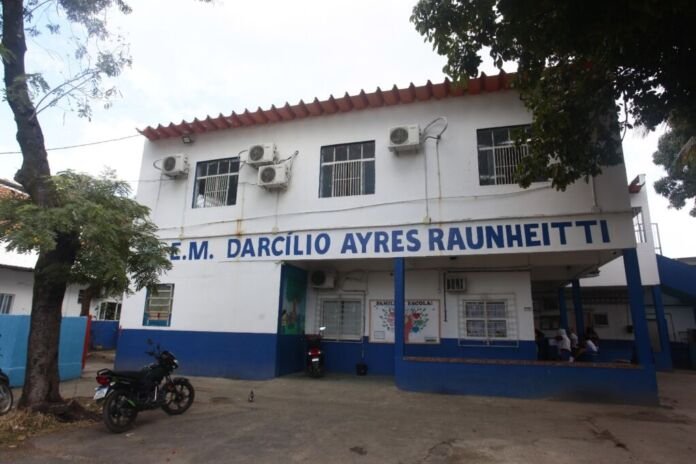 A Justiça do Rio condenou a Light a pagar R$ 100 mil por danos morais coletivos após falhas no fornecimento de energia elétrica deixarem cerca de 1,5 mil alunos sem aula na Escola Municipal Darcílio Ayres Raunheti, em Nova Iguaçu