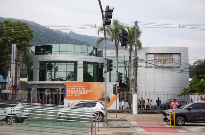 A saúde pública municipal está perto de ganhar um reforço de peso. Nesta quinta-feira (11), o prefeito Rodrigo Neves vistoriou as obras do Super Centro de Exames, Imagens e Especialidades de Niterói