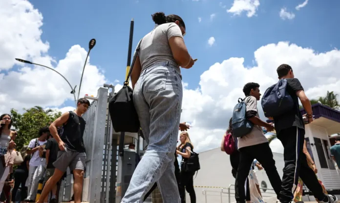 O Ministério da Educação (MEC) e o Instituto Nacional de Estudos e Pesquisas Educacionais Anísio Teixeira (Inep) prorrogaram o prazo de inscrição para o Enem 2026 até o dia 12 de junho, próxima sexta-feira.