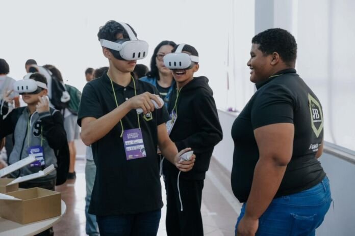 A Prefeitura de Niterói promoveu a primeira edição do Circuito Robótica em Rede, reunindo 360 estudantes da Rede Municipal em uma programação voltada à tecnologia, ciência, inovação e cultura maker