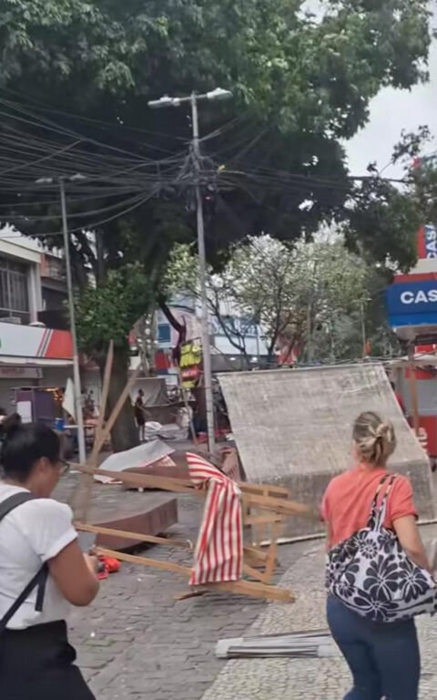A Prefeitura de Nova Iguaçu informa que a forte ventania que atingiu o município na tarde desta quarta-feira (29), por volta das 16h, provocou ocorrências em diferentes pontos da cidade e levou o município a entrar em Estágio de Atenção
