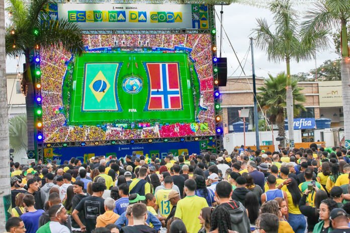 A quinta edição da Esquina da Copa reuniu, neste domingo (05/07), moradores e visitantes em diferentes pontos de Maricá para acompanhar a partida entre Brasil e Noruega, válida pelas oitavas de final da Copa do Mundo de 2026