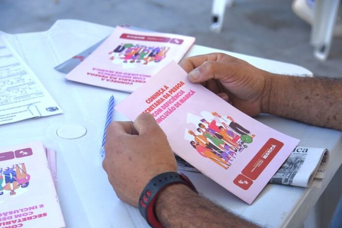 55425778511_686d295688_c A Prefeitura de Maricá seguiu, nesta terça-feira (28/07), com a ação integrada de Mapeamento de Pessoas com Deficiência (TecDados) na Praça Orlando de Barros Pimentel, no Centro.
