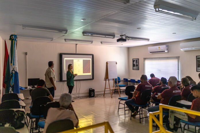A Prefeitura de Maricá promoveu, nesta quarta-feira (29/07), uma capacitação para os agentes do programa Gabinete do Povo com o objetivo de ampliar o acesso da população aos serviços de assistência jurídica no município