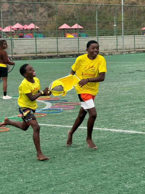 A Prefeitura de Niterói promove, entre os dias 20 e 24 de julho, uma colônia de férias gratuita no Parque Esportivo e Social do Caramujo (PESC).