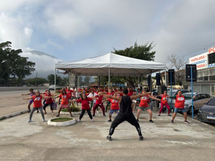 A Prefeitura de Maricá realizou, no sábado (25/7), o “Aulão Idoso em Movimento”, em Inoã