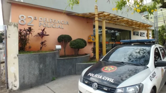 Um homem suspeito de integrar uma organização criminosa foi preso na manhã desta quarta-feira (29) durante uma operação conjunta das polícias Civil e Militar contra o tráfico de drogas na comunidade da Estação, em Ponta Negra