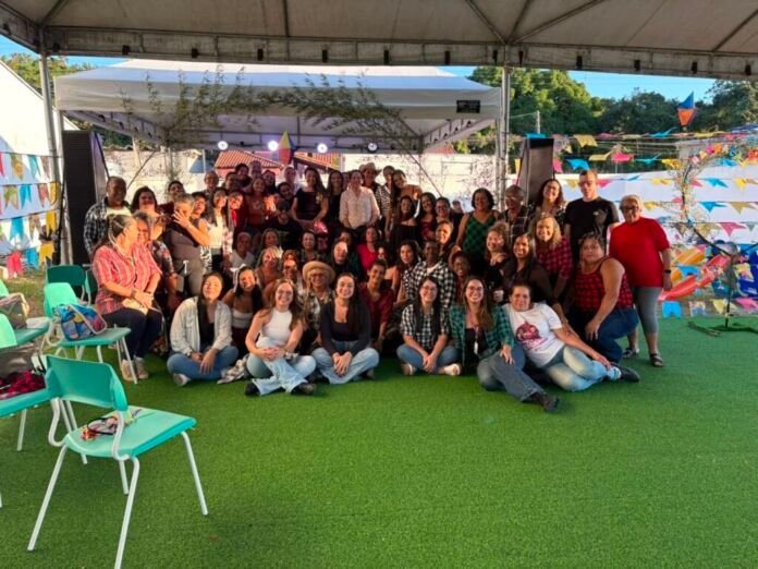 A Prefeitura de Saquarema, por meio da Secretaria da Mulher, realizou nesta semana uma emocionante Festa Junina dedicada às assistidas do CAPO – Centro de Apoio ao Paciente Oncológico
