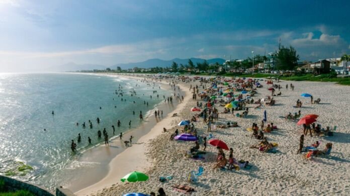 Saquarema é famosa por suas ondas e por seus 38 km de extensão de praia. Na capital do surfe, o Grupamento Marítimo, conhecido como Salvamar, é fundamental para garantir a segurança de moradores e turistas