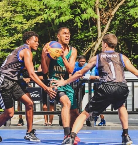 LIGADODISCRETO01 O Parque Poliesportivo da Concha Acústica de Niterói será o cenário, neste fim de semana (11 e 12), da Liga do Discreto, campeonato de Basquete 3x3 voltado para os amantes da modalidade.
