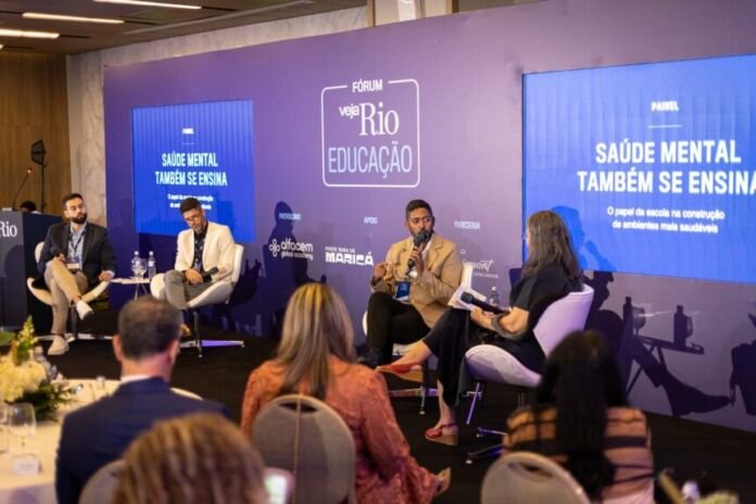 A Prefeitura de Maricá participou, nesta quinta-feira (30/7), da 1ª edição do Fórum Veja Rio Educação, realizada em Copacabana, no Rio de Janeiro