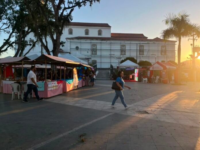 A Prefeitura de Maricá celebrou, nesta quarta-feira (1/7), os 13 anos da Moeda Mumbuca com uma programação especial na Praça Orlando de Barros Pimentel, no Centro