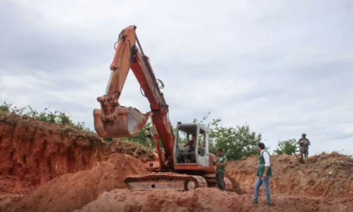 Uma área de quase 18 mil metros quadrados estava sendo utilizada para mineração ilegal em Inoã, em Maricá (RJ)
