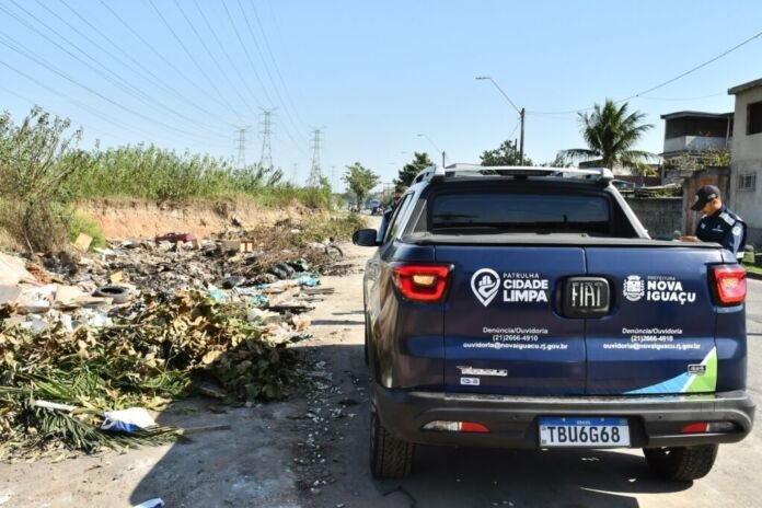 Tolerância zero para quem descarta lixo e entulho de forma irregular em Nova Iguaçu. A Prefeitura colocou nas ruas, nesta terça-feira (7), a Patrulha Cidade Limpa, força-tarefa criada para intensificar a fiscalização em diferentes regiões do município