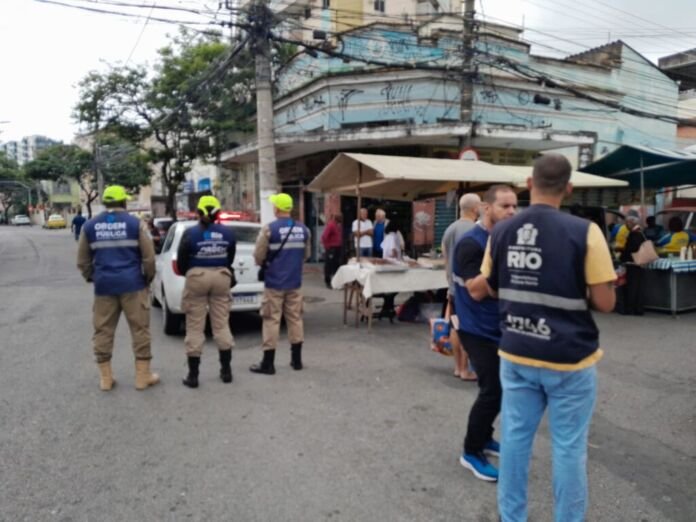 A CET-Rio irá implantar uma operação de trânsito entre a noite desta terça-feira (14/07) e a madrugada de quarta-feira (15/07) para o deslocamento dos carros alegóricos de escolas de samba da Liga Independente do Grupo A - Rio de Janeiro - Liga RJ