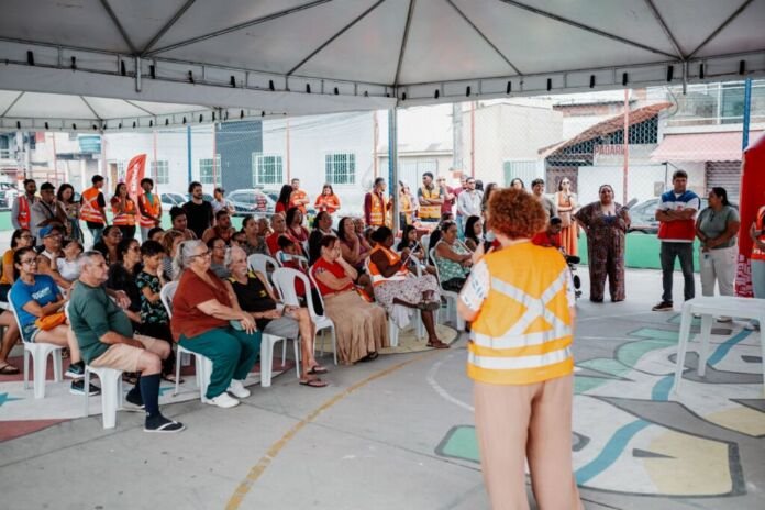 A Prefeitura de Maricá promoveu, neste sábado (25/7), o terceiro encontro do projeto "Café com Reforma Urbana" na comunidade do Risca Faca
