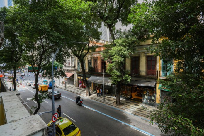 A CET-Rio irá implantar uma operação de trânsito no Centro, neste sábado (18/07) e domingo (19/07), das 7h às 17h, para a execução de obras na Rua da Carioca, que será interditada entre a Avenida República do Paraguai e a Rua Uruguaiana