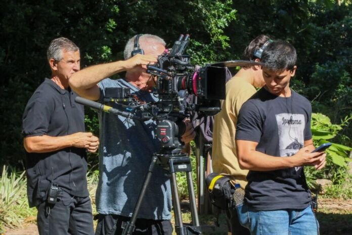 A Prefeitura de Maricá abriu inscrições para o cadastro de profissionais locais interessados em atuar em produções apoiadas pela Maricá Film Commission, que podem ser feitas por meio do link: https://goo.su/U9R3PNn .