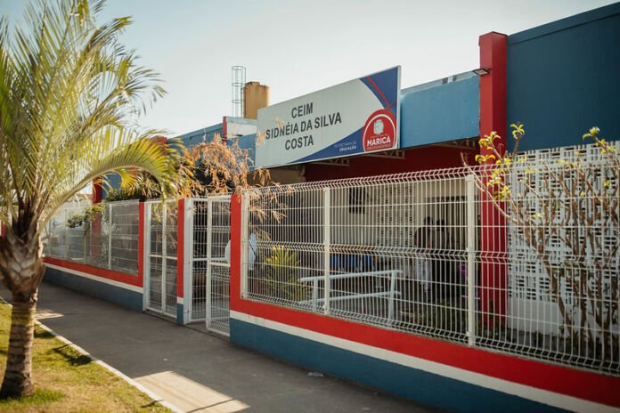 A Prefeitura de Maricá mantém ações permanentes de prevenção e cuidado nas unidades da rede pública municipal de ensino