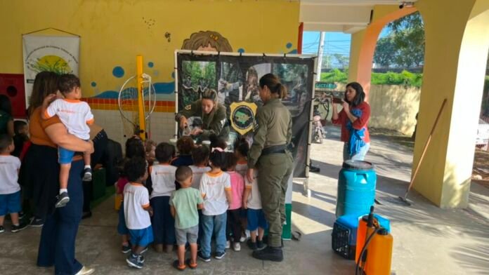 Ação educativa Guarda Ambiental de Niterói1 A Prefeitura de Niterói, por meio da Coordenadoria de Meio Ambiente da Guarda Municipal, vem desenvolvendo um trabalho contínuo de educação ambiental nas escolas da rede municipal e em associações de moradores