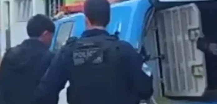na tarde deste domingo (16), na Rua Abreu Sodré, região conhecida como Beco dos Fundos, na Mumbuca, em Maricá