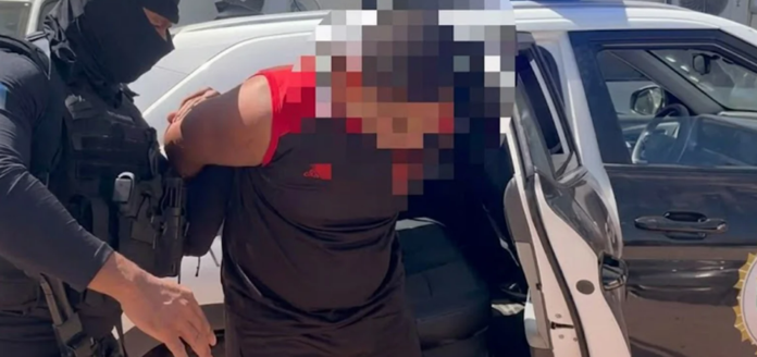 Um homem investigado por envolvimento com o tráfico de drogas em Itaipuaçu, distrito de Maricá, foi capturado pela Polícia Civil na manhã desta sexta-feira (21)