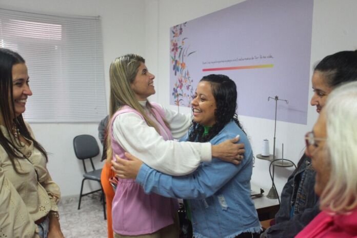 Curso de Costura - Sec. da Mulher (1) A Secretaria da Mulher de Nova Iguaçu iniciou um projeto que pode ampliar a renda das mulheres atendidas e, ao mesmo tempo, ajudar cães e gatos disponíveis para adoção a encontrar um novo lar.