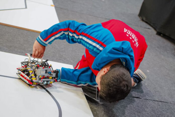 Foto Uemerson Malafaia A Prefeitura de Maricá recebeu, neste domingo (23/08), centenas de competidores para o segundo dia da etapa regional da Olimpíada Brasileira de Robótica