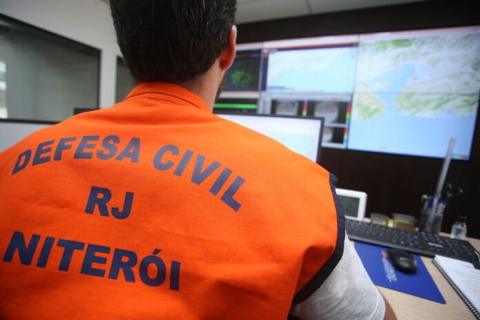 A Defesa Civil de Niterói emitiu aviso meteorológico para a ocorrência de ventos fortes nesta sexta-feira (07), entre 12h e 23h59.