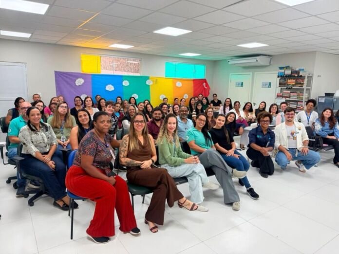 A Prefeitura de Saquarema promoveu, no dia 5 de agosto, uma capacitação voltada para profissionais da rede municipal de saúde, com foco na saúde mental da população LGBT
