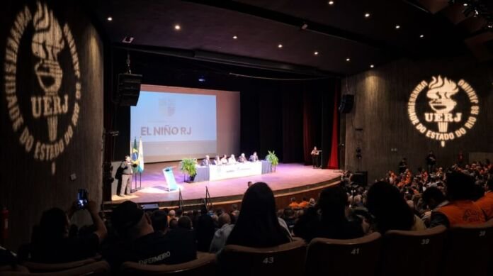 A Prefeitura de Saquarema esteve representada no encontro promovido pelo Comitê Estadual de Enfrentamento dos Efeitos do El Niño, realizado nesta quinta-feira, dia 20 de agosto, no Teatro Odylo Costa, no campus da Universidade do Estado do Rio de Janeiro - UERJ