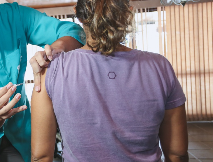 A Prefeitura de Saquarema, por meio da Secretaria Municipal de Saúde, convoca pais e responsáveis a levarem crianças e adolescentes de 0 a 15 anos às unidades de Estratégia Saúde da Família (ESF) para atualizar a caderneta de vacinação
