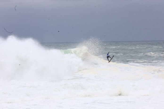 A Praia de Itacoatiara, na Região Oceânica de Niterói, recebeu a oitava edição do Itacoatiara Big Wave 2026