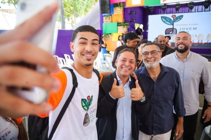 Niterói Jovem EcoSocial inicia nova edição com mil jovens - Foto Evelen Gouvêa (8) A Prefeitura de Niterói iniciou, nesta segunda-feira (17), a quarta edição do Niterói Jovem EcoSocial, com aula inaugural no Reserva Cultural