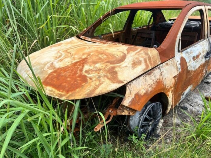 Remoção de carros abandonados das ruas de Niterói 3 Mais de 500 veículos em situação de abandono já foram retirados das ruas de Niterói pela Prefeitura desde 2025