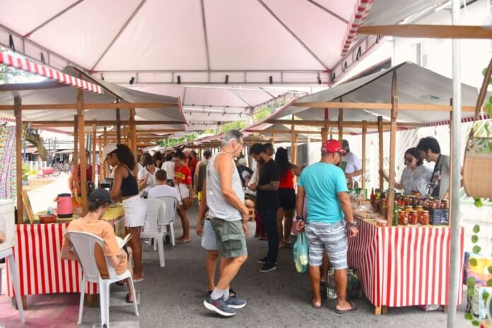A Prefeitura de Maricá realizou, neste sábado (1º/08), mais uma edição da tradicional Feira da Agricultura Familiar, na Praça Agroecológica Emilton Santos, em Araçatiba