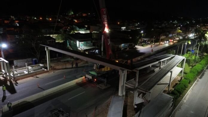 WhatsApp Image 2026-08-08 at 23.49.44 A Prefeitura de Maricá avança na construção de uma nova passarela para pedestres na Rodovia Amaral Peixoto (RJ-106), no bairro de Ponta Grossa (km 24)