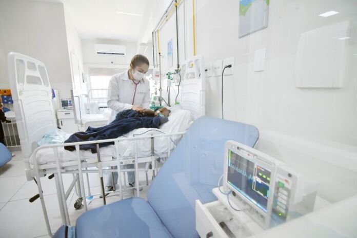 O Hospital Geral de Nova Iguaçu (HGNI) registrou 409 internações de crianças por doenças respiratórias em 2026.