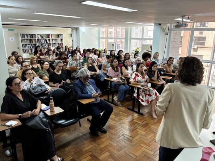 A Prefeitura de Niterói, através da Secretaria Municipal de Saúde, realizou, no auditório dos Núcleos Internos de Educação em Saúde (NIEPS), no Centro, uma capacitação para o atendimento odontológico às gestantes
