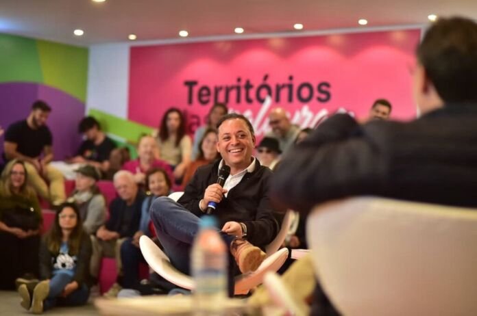 O terceiro dia da Festa Literária Internacional de Niterói (FLIN 2026) movimentou a cidade, neste sábado (15), com debates diversos de relevância social e cultural