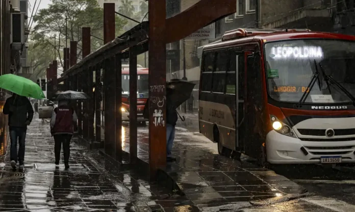 O dia que que antecede o feriado do Dia da Independência está sendo de chuva e trovoadas do oeste a sul da Região Norte, passando por todo o Centro-Oeste e por grande parte do Sudeste