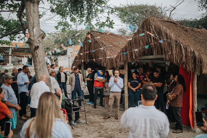 A Prefeitura de Maricá participou, nesta terça-feira (1º/9), de uma reunião com moradores e pescadores de Zacarias e representantes do MARAEY, megacomplexo turístico e residencial sustentável de luxo em implantação no litoral de Maricá